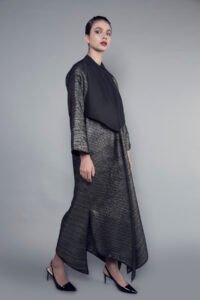 AW16 L-AS002 Black and gold striped tweed pointed abaya (1)