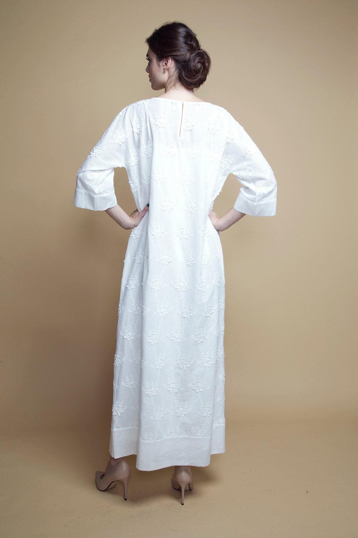 D-K025 Folded cuff white cotton eyelet kaftan (2)