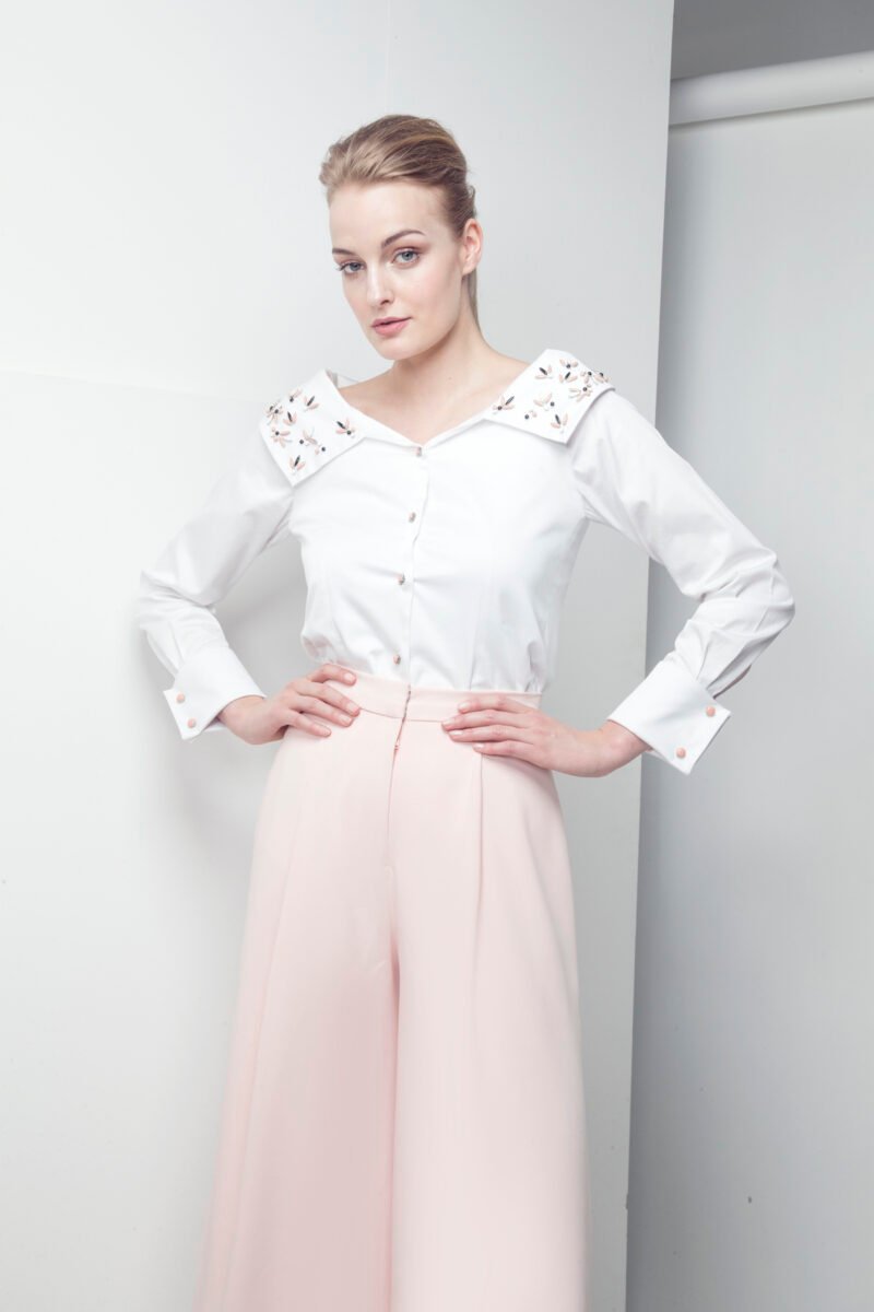 L-T010 Embellished off-the-shoulder white cotton shirt (1)